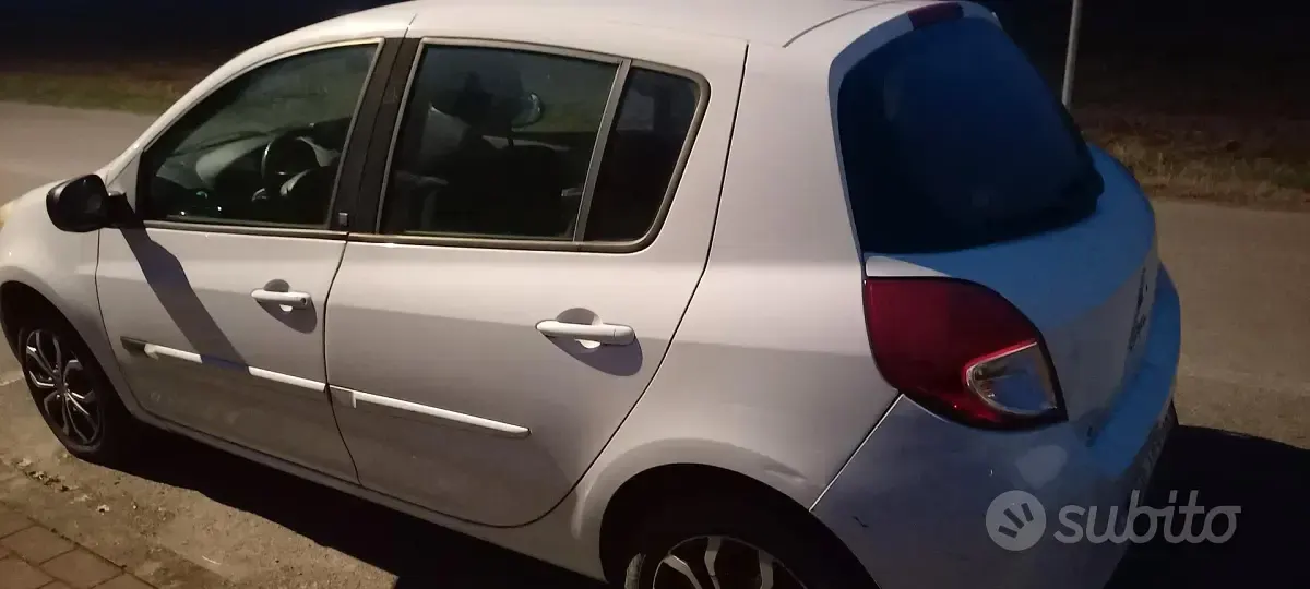 Usata Renault Clio 64 CV (47 kW) 2011 Bianco Utilitaria