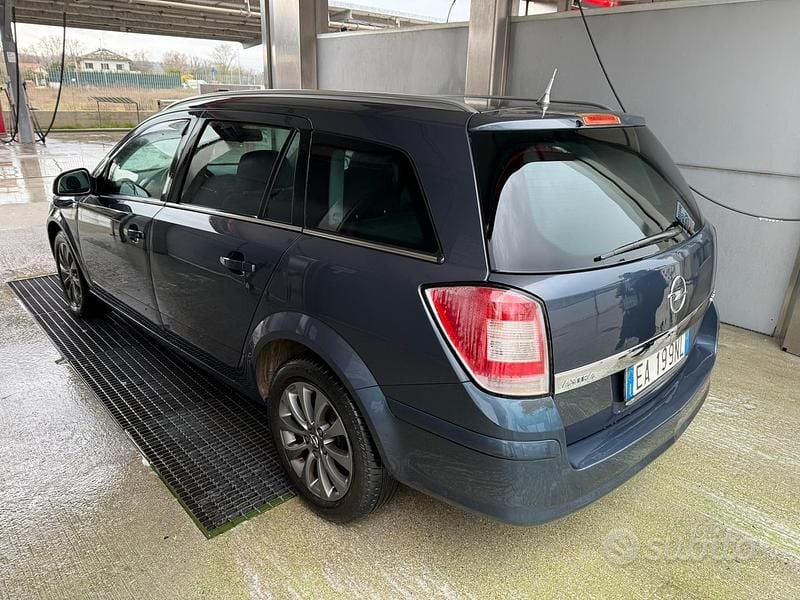 Usata Opel Astra Cosmo 110 CV (80 kW) 2010 Station wagon