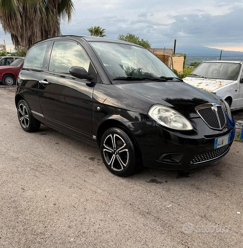 Usata Lancia Ypsilon 60 CV (44 kW) 2007 Nero Utilitaria