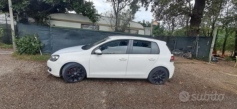 Usata VW Golf VI 122 CV (89 kW) 2010 Bianco Utilitaria