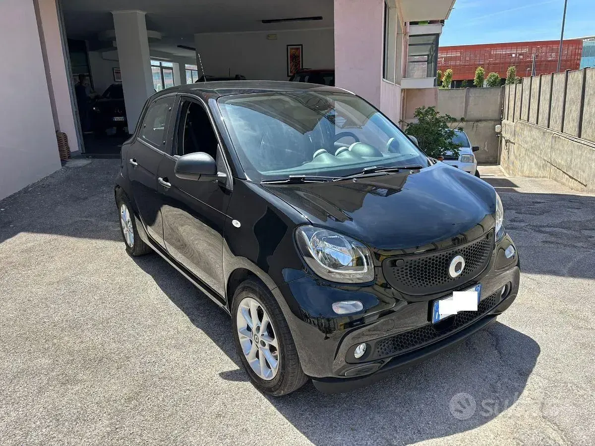 Usata Smart ForFour 71 CV (52 kW) 2019 Nero Utilitaria