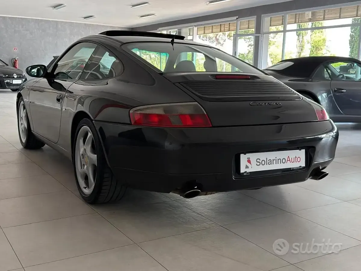 Begagnad Porsche 911 Carrera 301 HK (221 kW) 1999 Grå Sportkupé