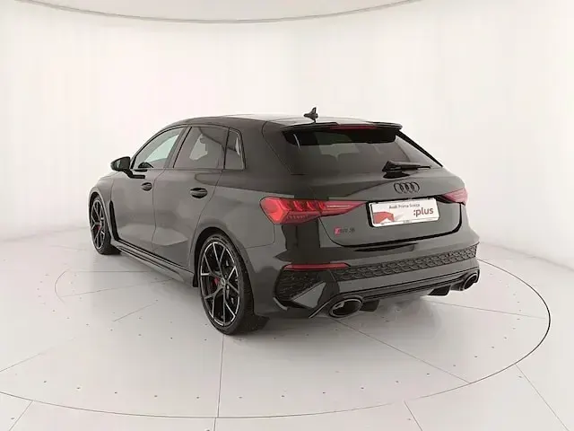 Usata Audi RS3 Sportback Ambiente 400 CV (294 kW) 2024 Nero mythos metallizzato Utilitaria