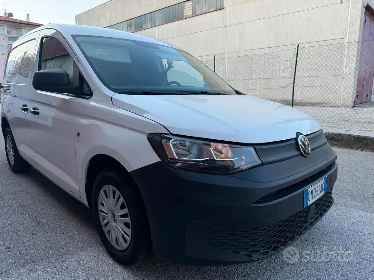 Usata VW Caddy 75 CV (55 kW) 2022 Bianco Monovolume