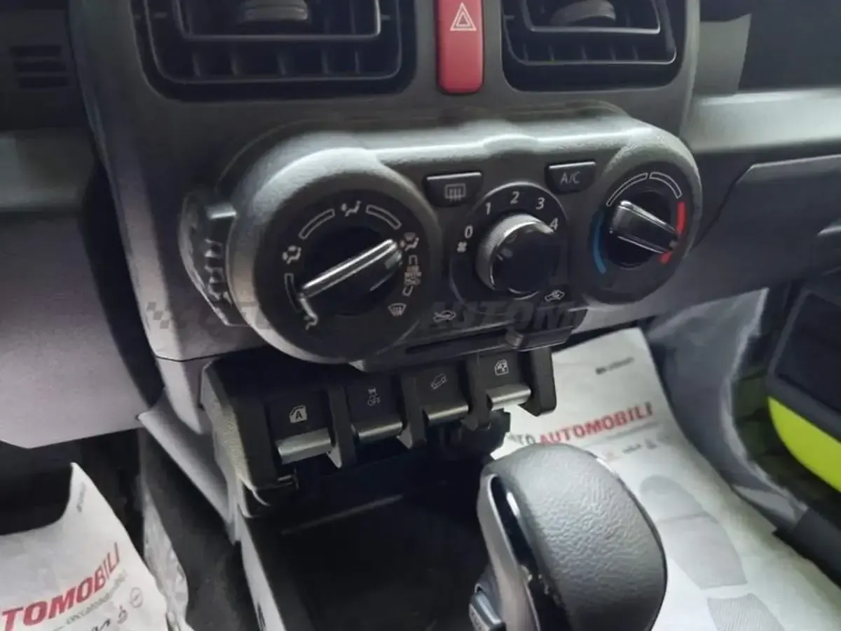 Nuova Suzuki Jimny 102 CV (75 kW) 2025 Giallo SUV