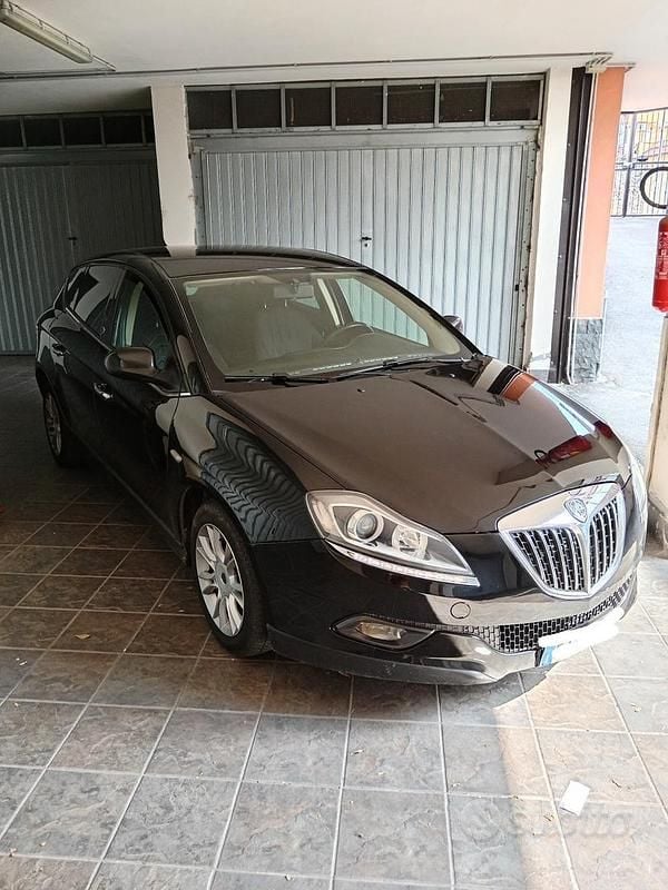 Usata Lancia Delta 120 CV (88 kW) 2012 Utilitaria
