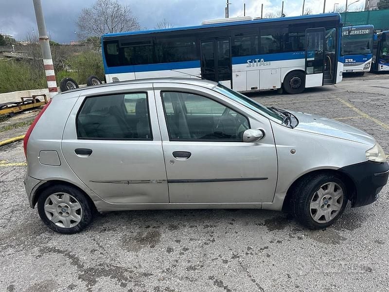 Usata Fiat Punto 70 CV (51 kW) 2004 Grigio Utilitaria