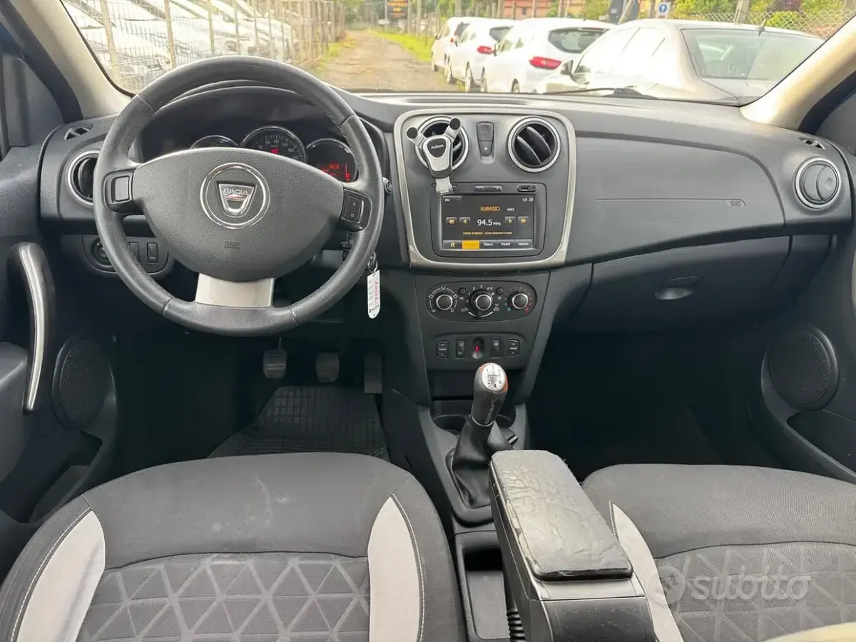 Usata Dacia Sandero Prestige 90 CV (66 kW) 2014 Blu Berlina