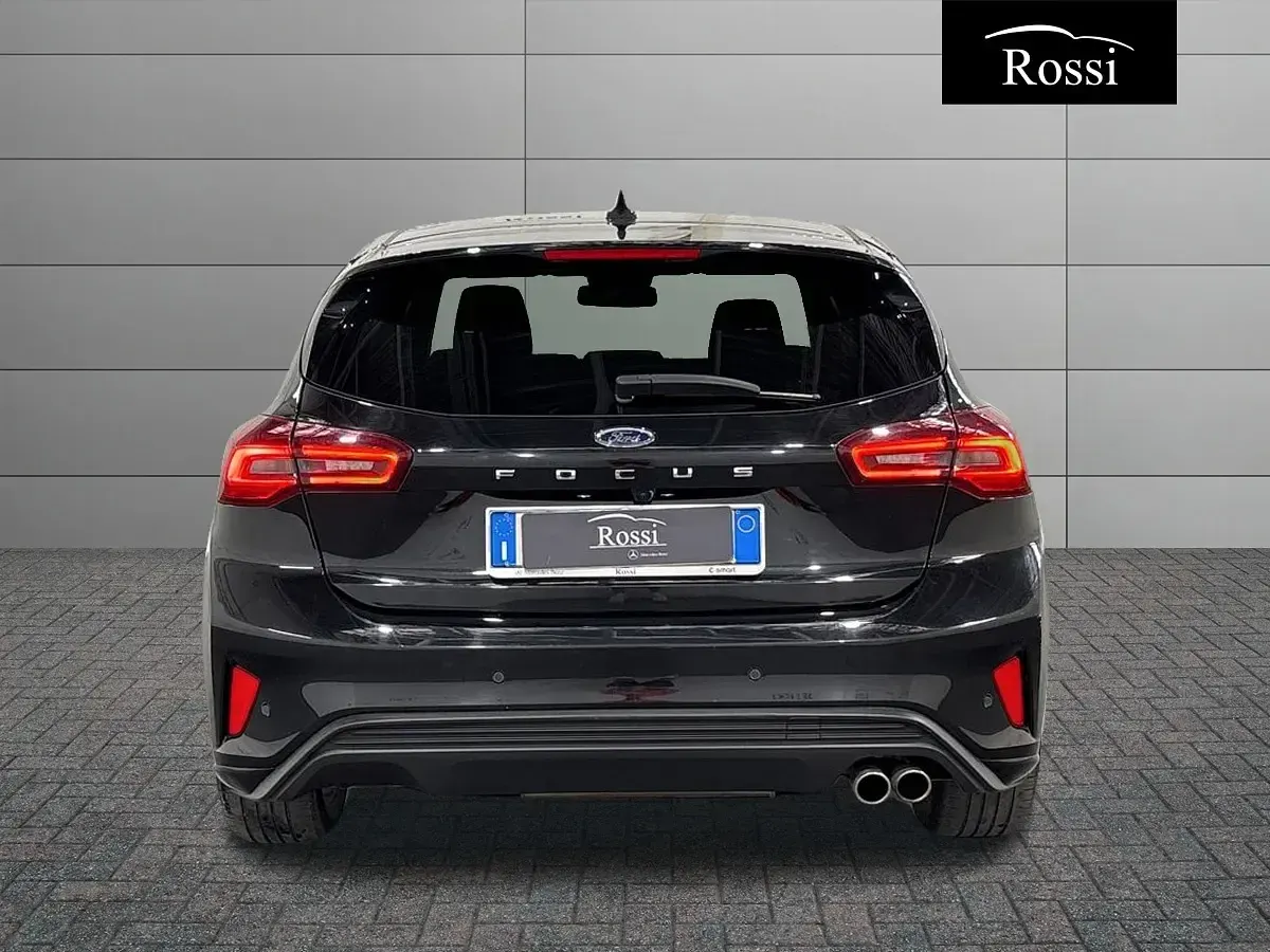 Usata Ford Focus ST-Line 116 CV (85 kW) 2022 Nero metallizzato Berlina
