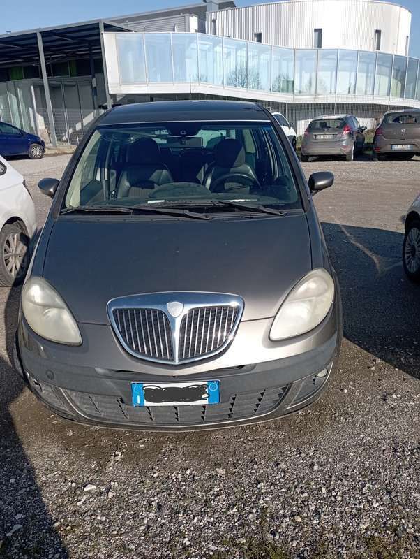 Bronzo Usata 2006 Lancia Musa Monovolume | 3000 € (Buon prezzo) - Immagine 1/4