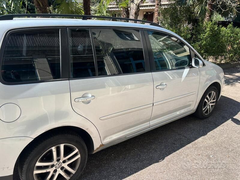 Usata VW Touran 136 CV (100 kW) 2008 Grigio Monovolume