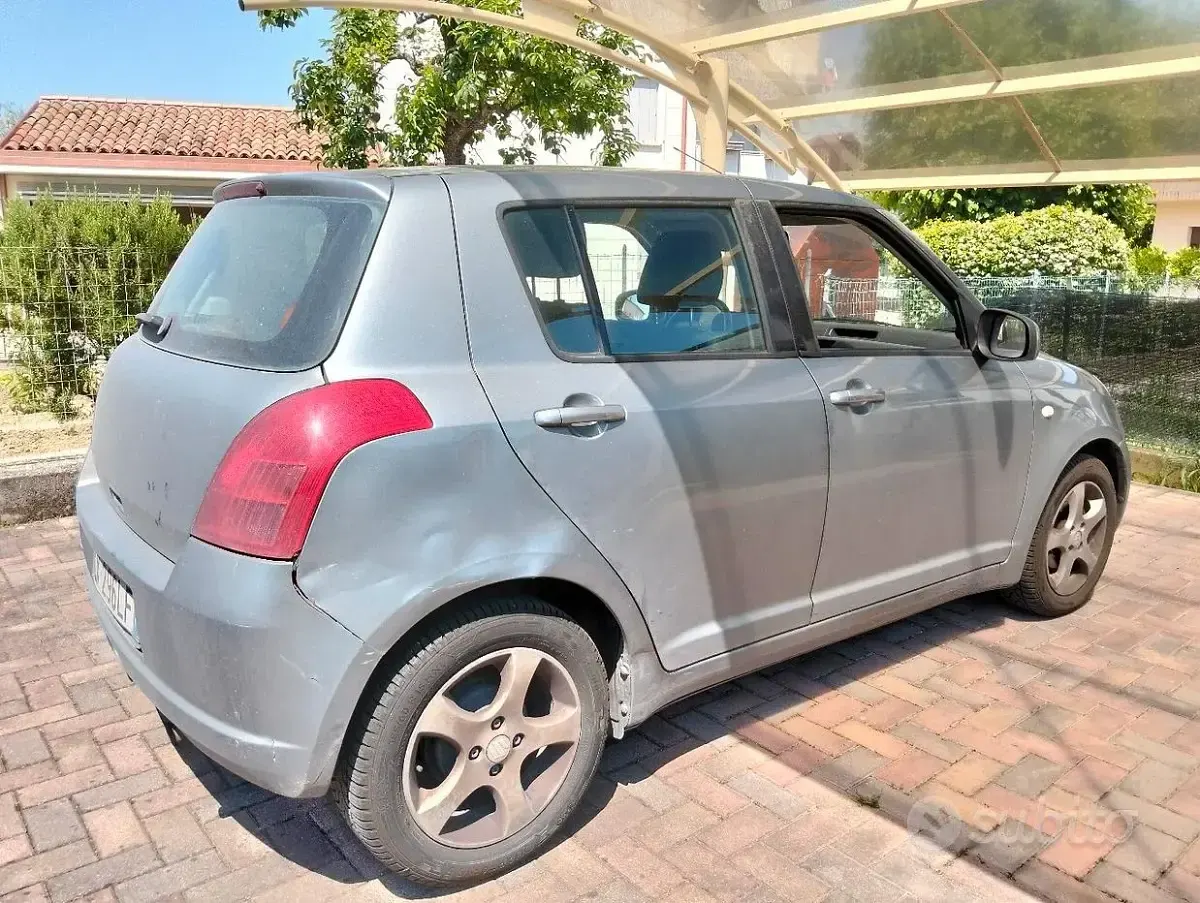 Usata Suzuki Swift 68 CV (50 kW) 2005 Grigio Utilitaria