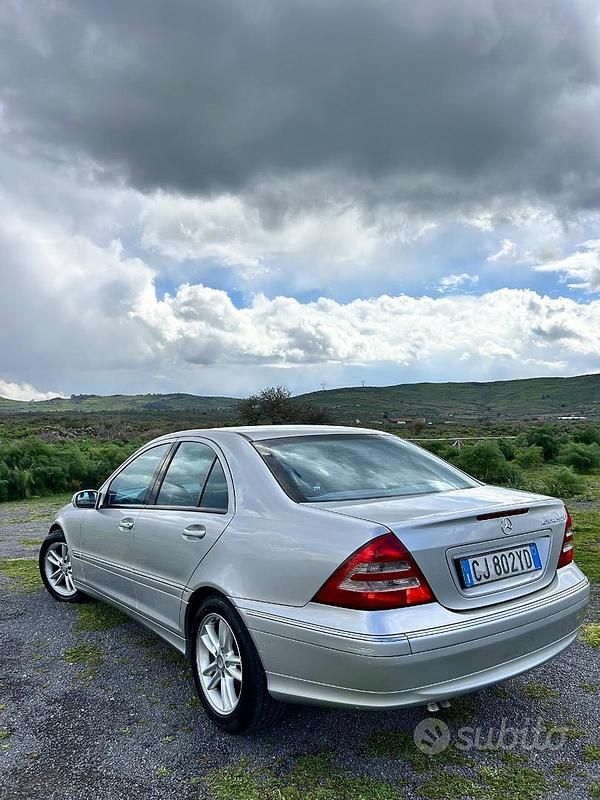 Usata Mercedes C200 167 CV (122 kW) 2003 Berlina
