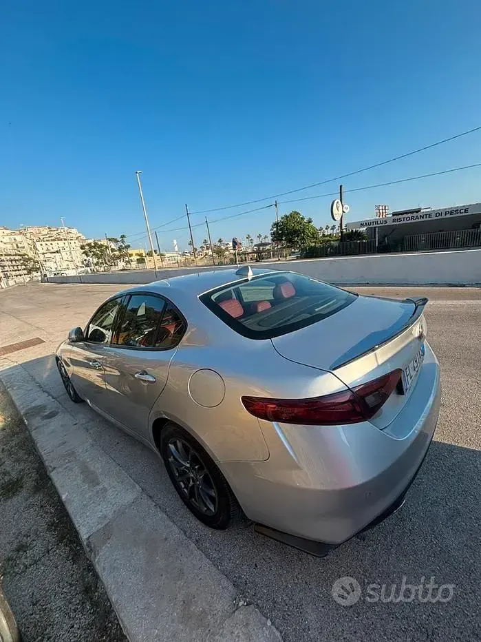 Usata Alfa Romeo Giulia 150 CV (110 kW) 2016 Berlina