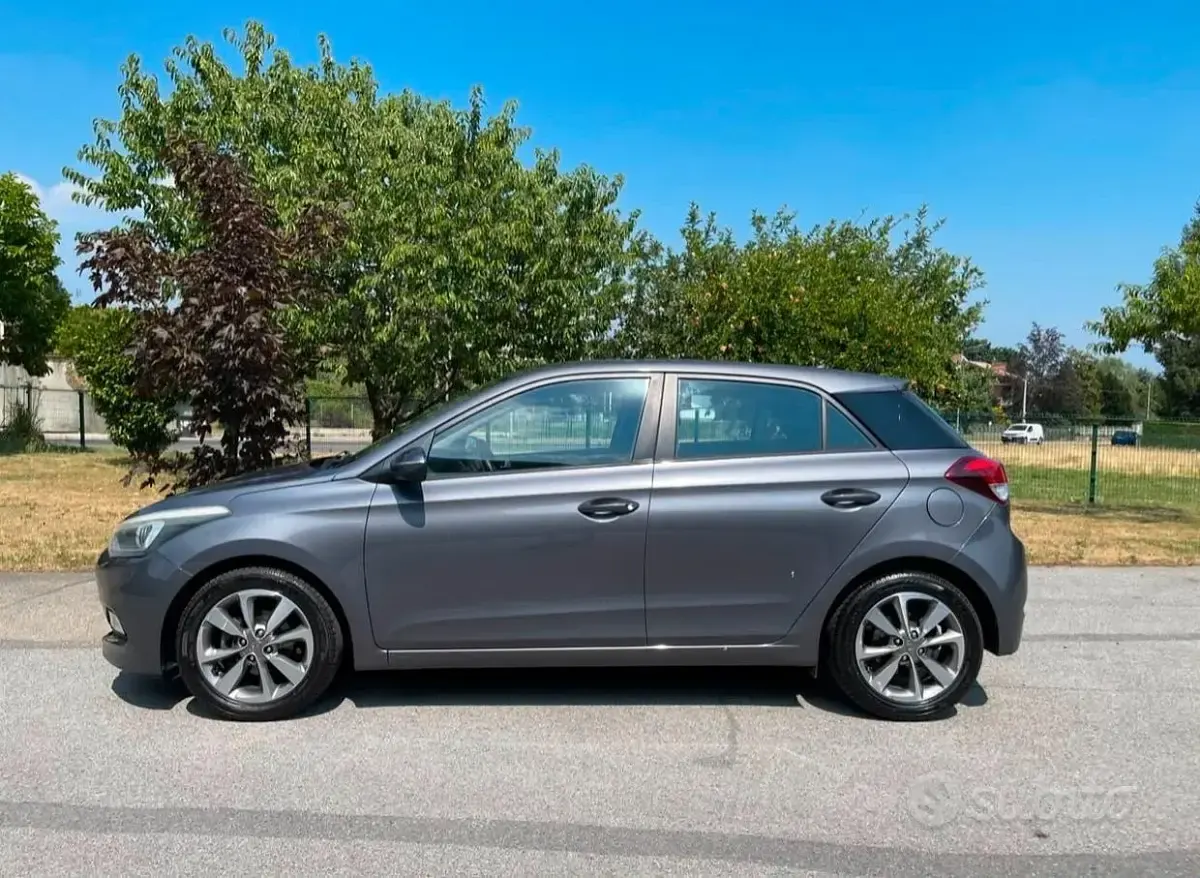 Usata Hyundai i20 Style 84 CV (61 kW) 2015 Grigio Berlina