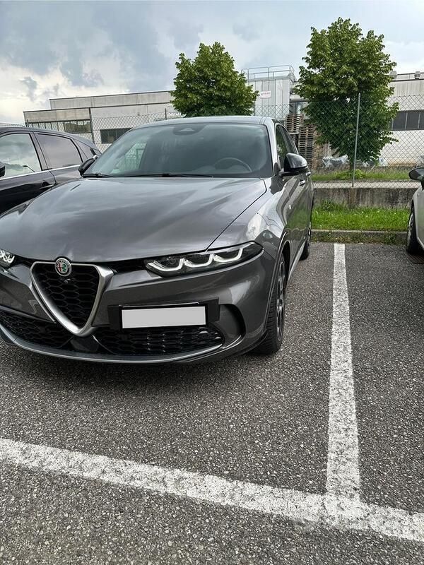 Grigio Usata 2024 Alfa Romeo Tonale Ti SUV | 28.000 € (Buon prezzo) - Immagine 1/4