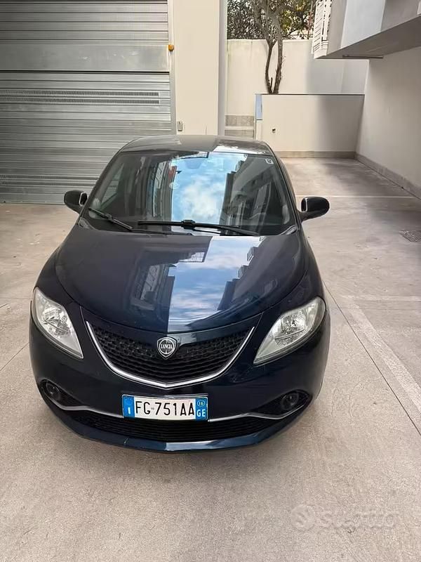 Usata Lancia Ypsilon 95 CV (69 kW) 2016 Blu Utilitaria
