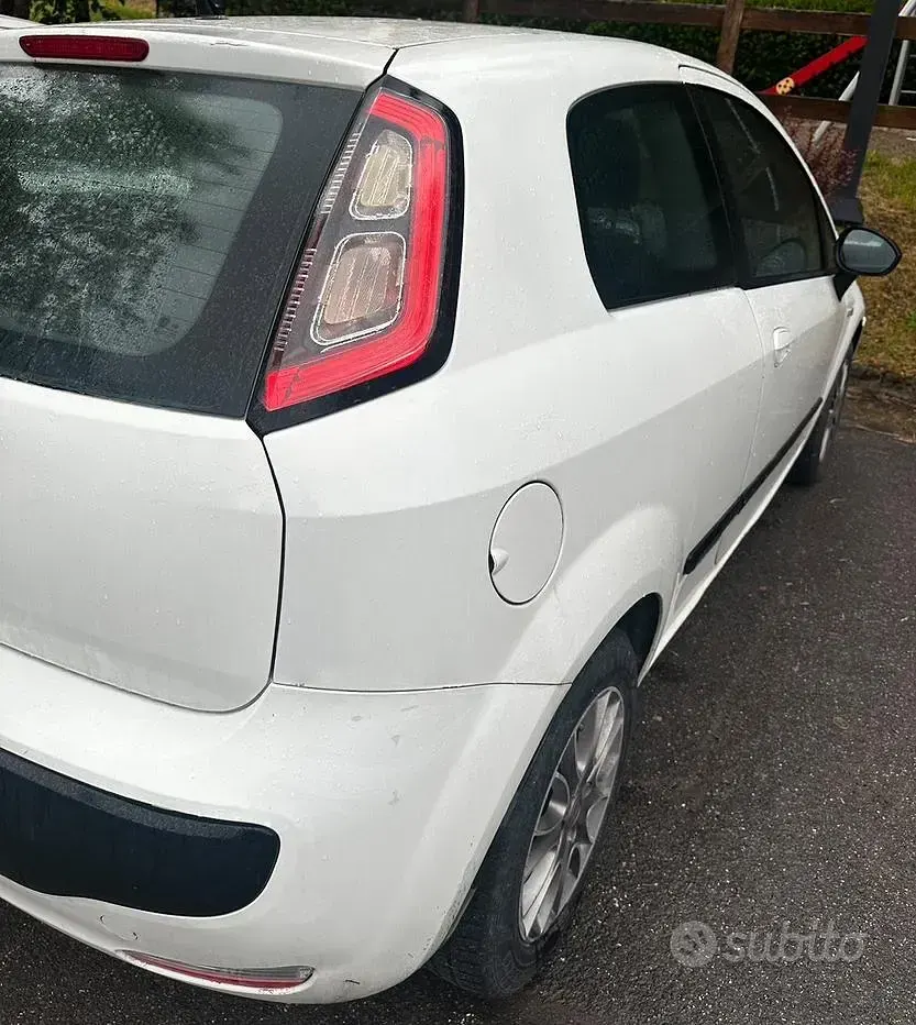 Usata Fiat Punto 75 CV (55 kW) 2011 Utilitaria