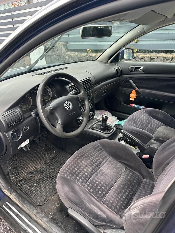 Usata VW Passat 130 CV (95 kW) 2002 Blu Station wagon