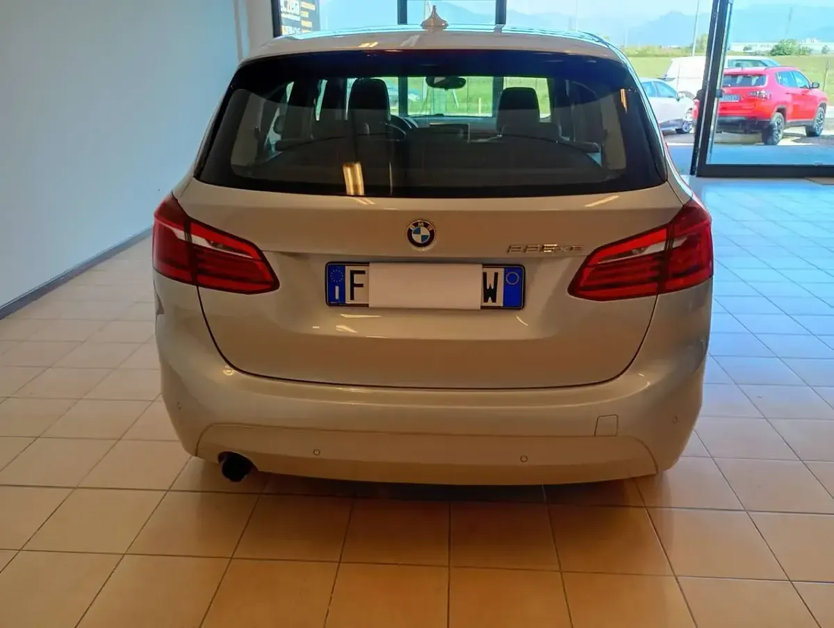 Usata BMW 225 Active Tourer Luxury Line 136 CV (100 kW) 2017 Argento Monovolume