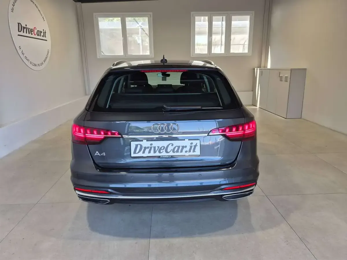 Usata Audi A4 Advanced Plus 163 CV (119 kW) 2024 Grigio manhattan met. Station wagon
