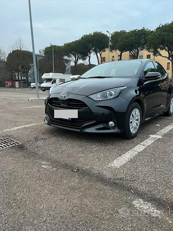 Usata Toyota Yaris Hybrid Active 116 CV (85 kW) 2022 Berlina