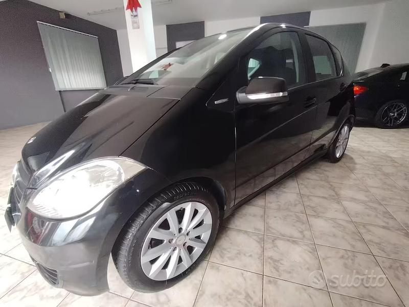Gebraucht Mercedes A160 82 PS (60 kW) 2011 Schwarz Limousine