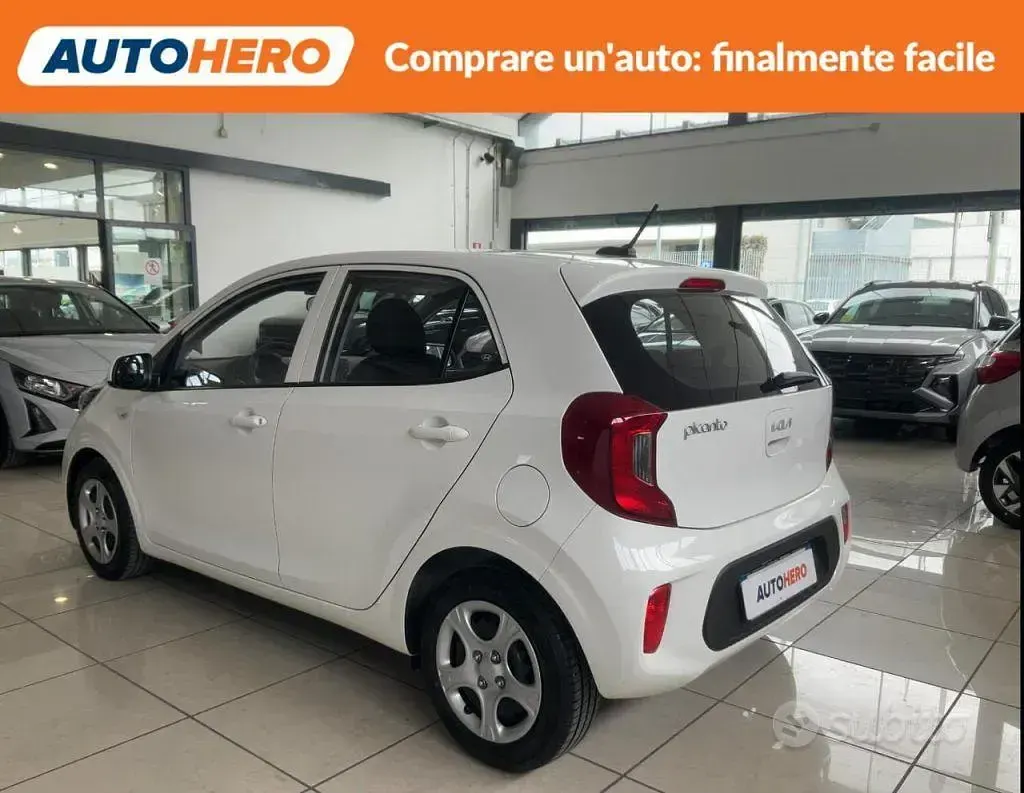 Begagnad Kia Picanto Urban 67 HK (49 kW) 2022 Vit Halvkombi