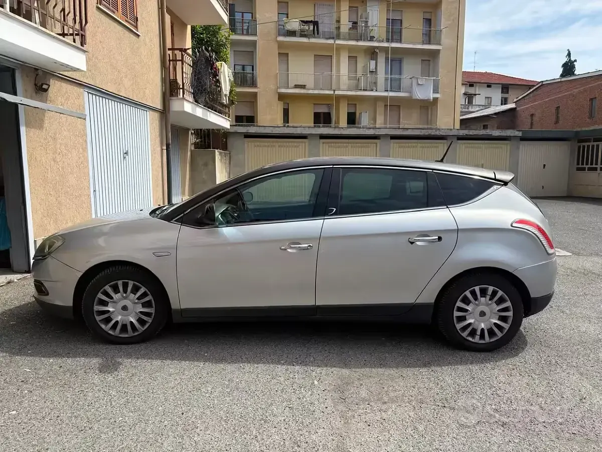 Usata Lancia Delta 120 CV (88 kW) 2009 Grigio Utilitaria