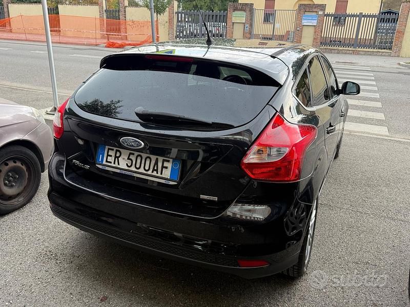 Usata Ford Focus Individual 125 CV (91 kW) 2013 Nero Station wagon