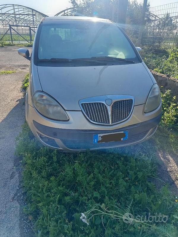 Usata Lancia Musa 101 CV (74 kW) 2007 Marrone Monovolume