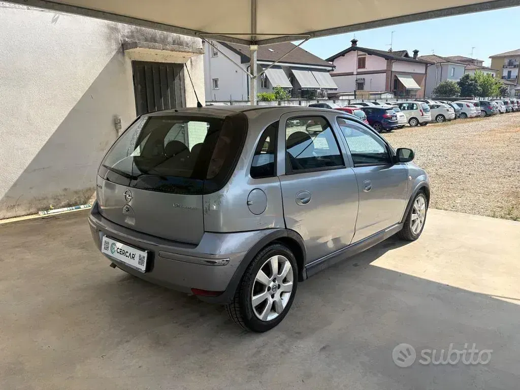Usata Opel Corsa Enjoy 80 CV (58 kW) 2005 Grigio Utilitaria