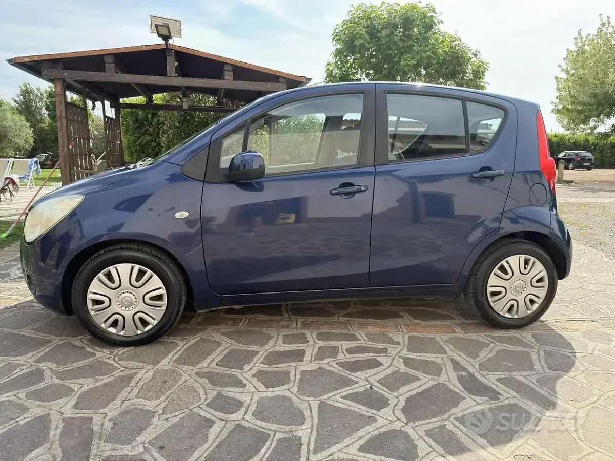 Usata Opel Agila 65 CV (47 kW) 2009 Blu Utilitaria