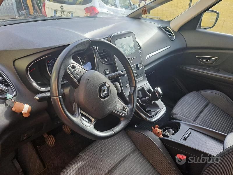 Usata Renault Scénic IV 110 CV (80 kW) 2018 Grigio Monovolume