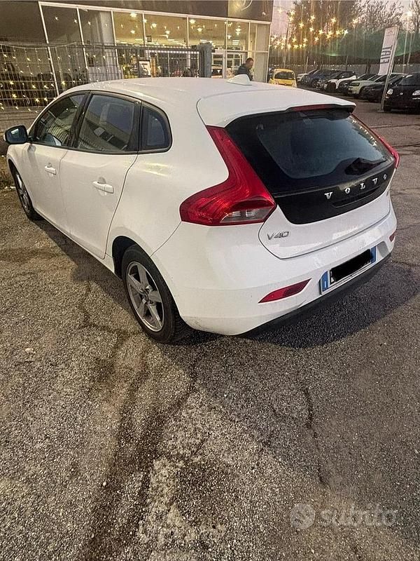 Usata Volvo V40 Kinetic 114 CV (83 kW) 2013 Bianco Berlina