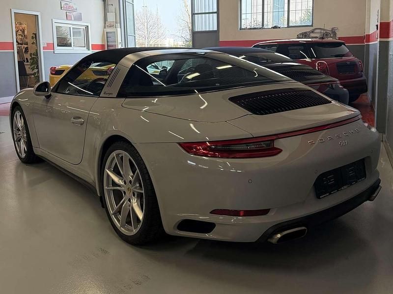 Usata Porsche 911 Targa 4 370 CV (272 kW) 2018 Grigio gesso Cabrio