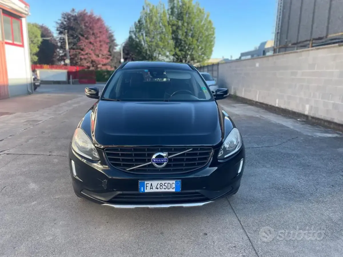 Usata Volvo XC60 Kinetic 150 CV (110 kW) 2015 Nero SUV
