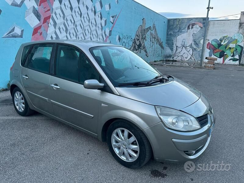 Grigio Usata 2007 Renault Scénic II Monovolume | 1999 € (Buon prezzo) - Immagine 1/4
