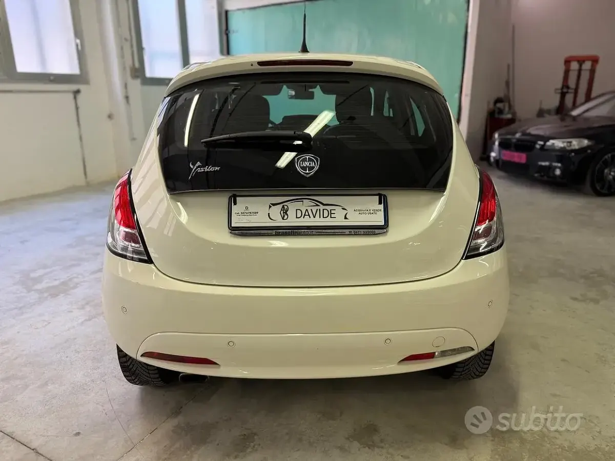 Usata Lancia Ypsilon Gold 69 CV (50 kW) 2017 Beige Utilitaria