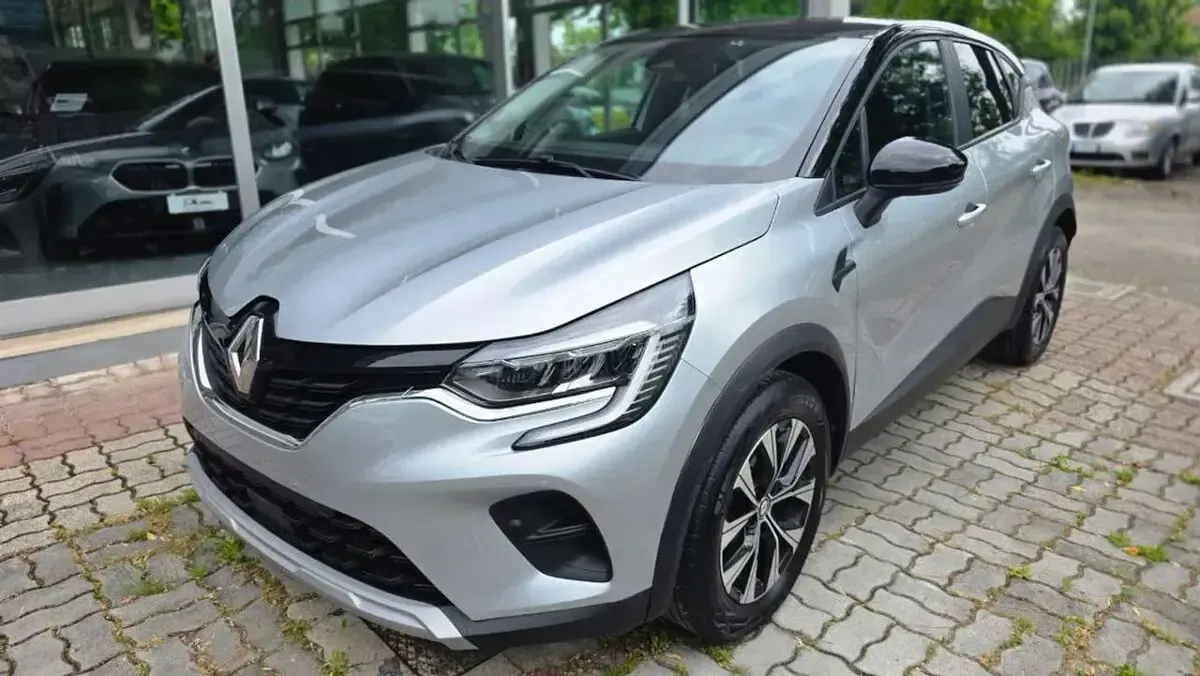 Usata Renault Captur Evolution 101 CV (74 kW) 2023 Argento tetto nero SUV