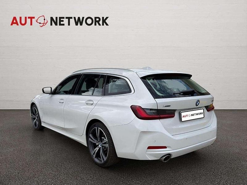 Usata BMW 330e 184 CV (135 kW) 2023 Bianco Station wagon