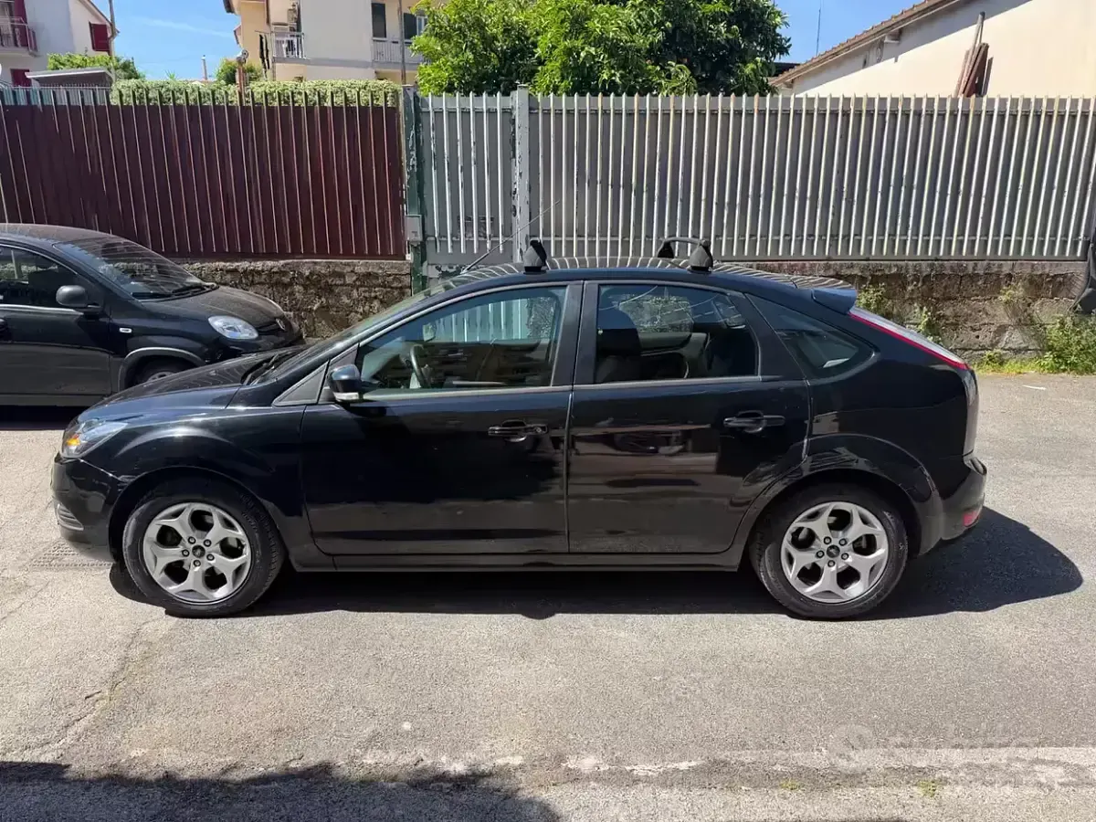 Usata Ford Focus 109 CV (80 kW) 2010 Nero Berlina