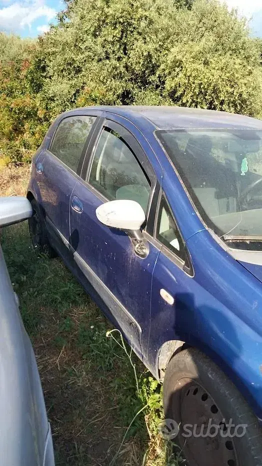 Usata Fiat Grande Punto 90 CV (66 kW) 2009 Bluazzurro Utilitaria