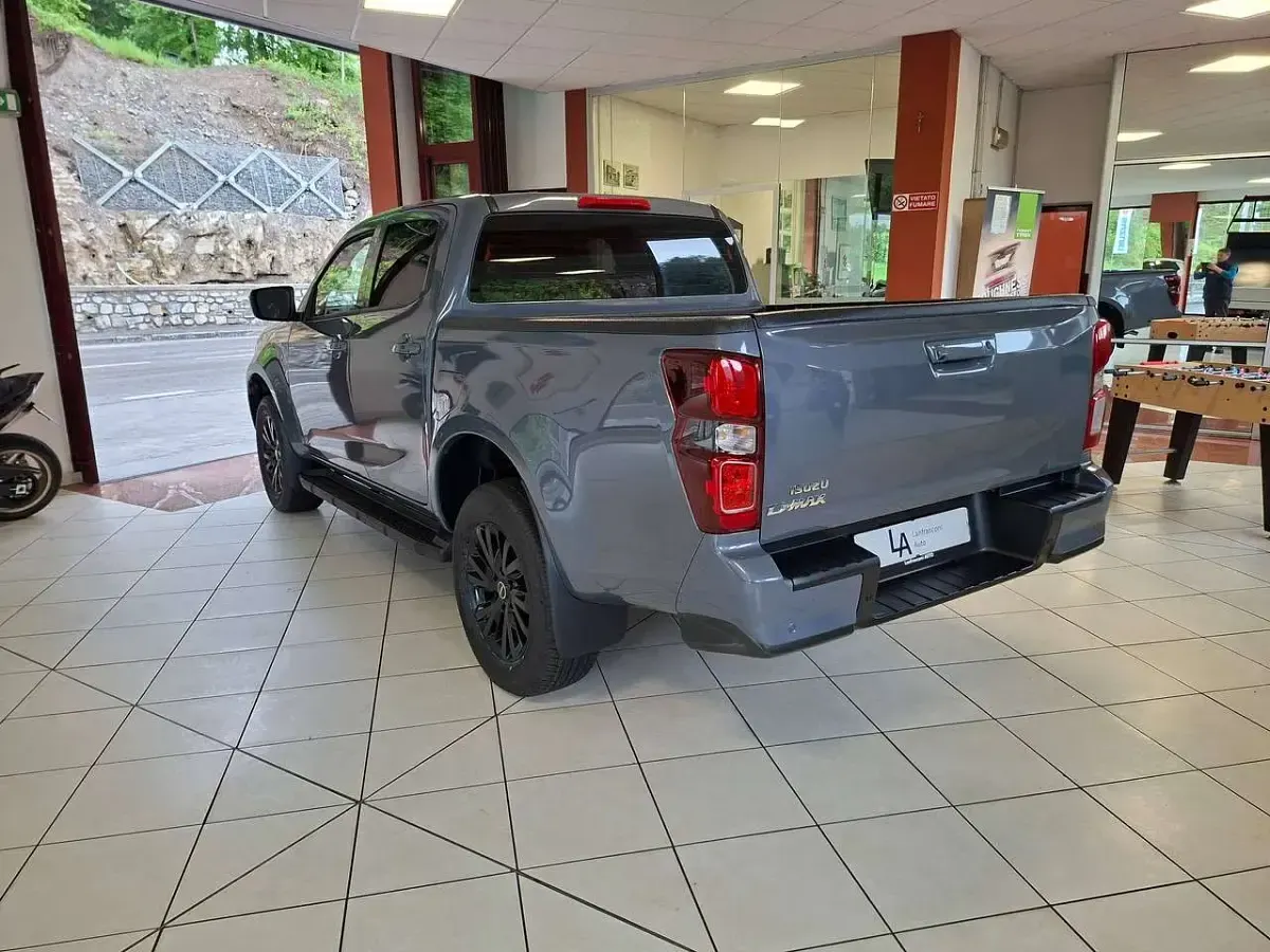 Nuova Isuzu D-Max 163 CV (119 kW) 2026 Islay gray Pick-up