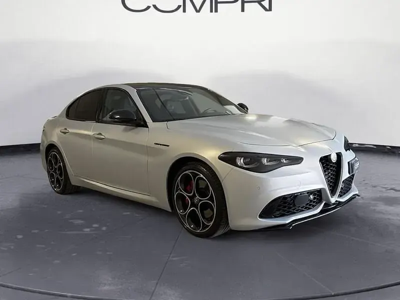 Usata Alfa Romeo Giulia Competizione 209 CV (153 kW) 2023 Grigio moonlight Berlina