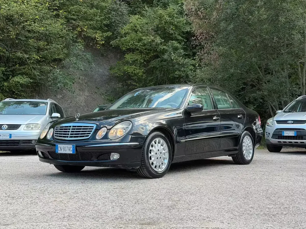 Usata Mercedes E270 Avantgarde 177 CV (130 kW) 2004 Nero Berlina