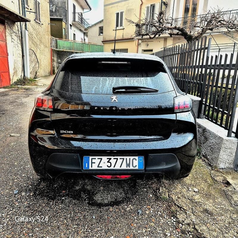 Usata Peugeot 208 75 CV (55 kW) 2020 Nero Utilitaria