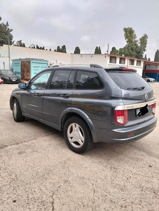 Grigio Usata 2009 Ssangyong (KGM) Kyron SUV | 800 € (Buon prezzo) - Immagine 1/4