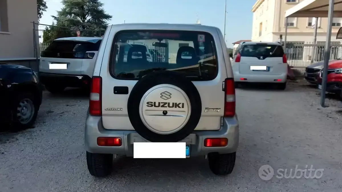 Usata Suzuki Jimny 65 CV (47 kW) 2004 Grigio SUV