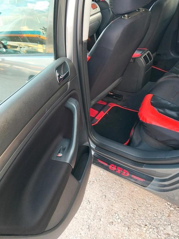 Usata VW Golf V 105 CV (77 kW) 2004 Grigio Utilitaria